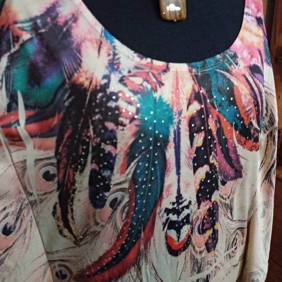 Winged arm feather pattern top 2x - Picture 6 of 7